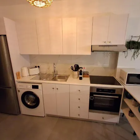 Lazuli Center Ap 11 * לרנקה