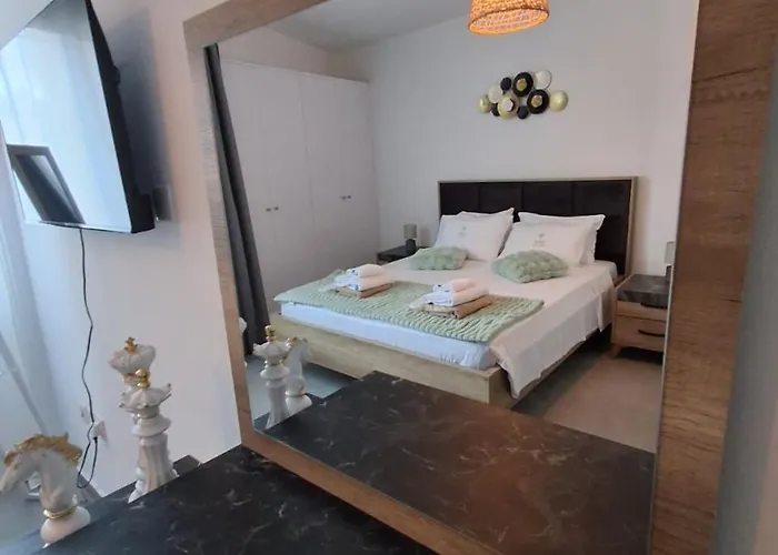 Lazuli Center Ap 11 * Larnaca